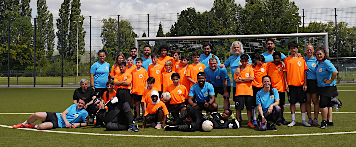 Gruppenfoto aller Spieler*innen Gruppenfoto aller Spieler*innen