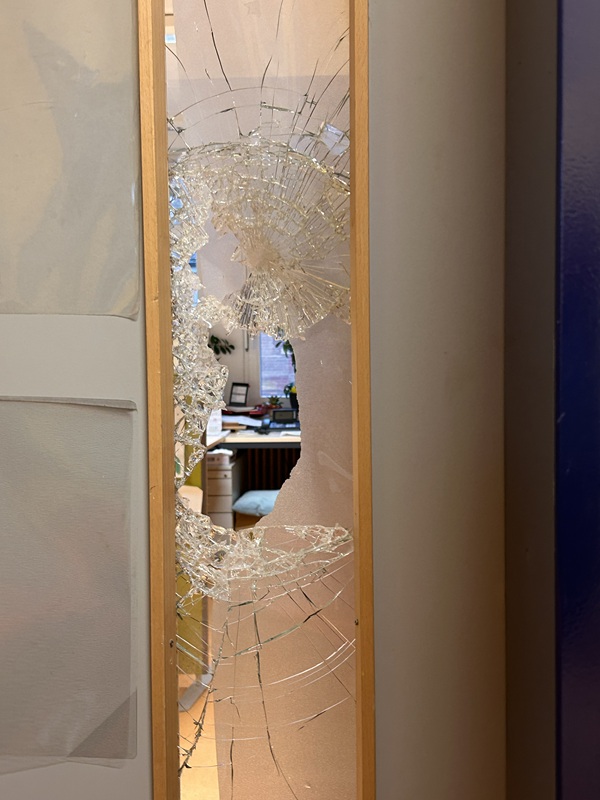 aufgebrochene und zerst&ouml;rte T&uuml;ren